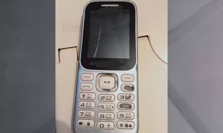 Mother caught smuggling phone for jailed son by hiding device in her pr!vate part